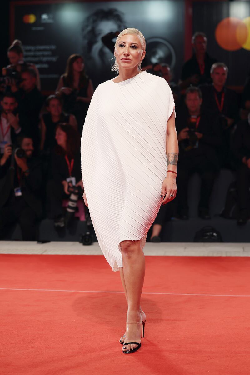 In a refreshing change from huge gowns, Malika Ayane instead wears a beautifully simple, pleated dress by Gianluca Capannolo, to the 'Dead For A Dollar' red carpet. Getty