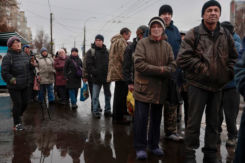 The people Chernihiv queue up for hot food. Getty 