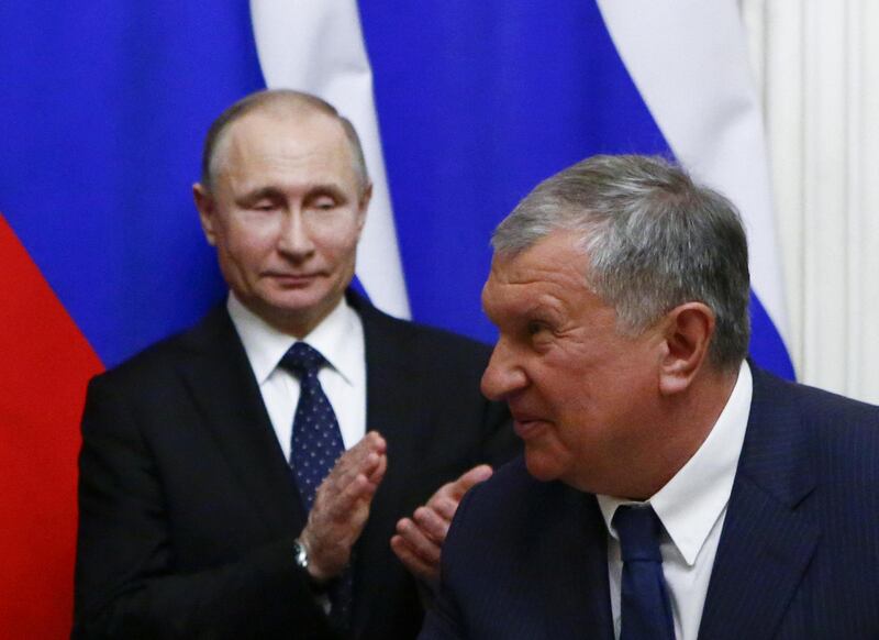 FILE PHOTO: Russian President Vladimir Putin and Rosneft Chief Executive Igor Sechin attend a signing ceremony following a meeting with Qatar's Emir Sheikh Tamim bin Hamad al-Thani at the Kremlin in Moscow, Russia March 26, 2018. REUTERS/Sergei Karpukhin/File Photo