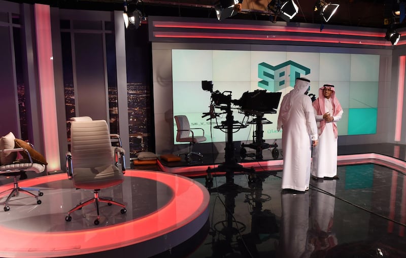 Fahad Shlayel, Director General of the Production and Programms (R) talks to an employee at the studio of the new channel Saudi Broadcasting Corporation "SBC" in Riyadh, on April 24, 2018. Fitting into Crown Prince Mohammed bin Salman's bold reformist drive and branded the channel aims to appeal to young people and project a modern vision beyond Saudi Arabia's borders, with exclusive content including films, talk shows and cooking programmes.
 / AFP / FAYEZ NURELDINE
