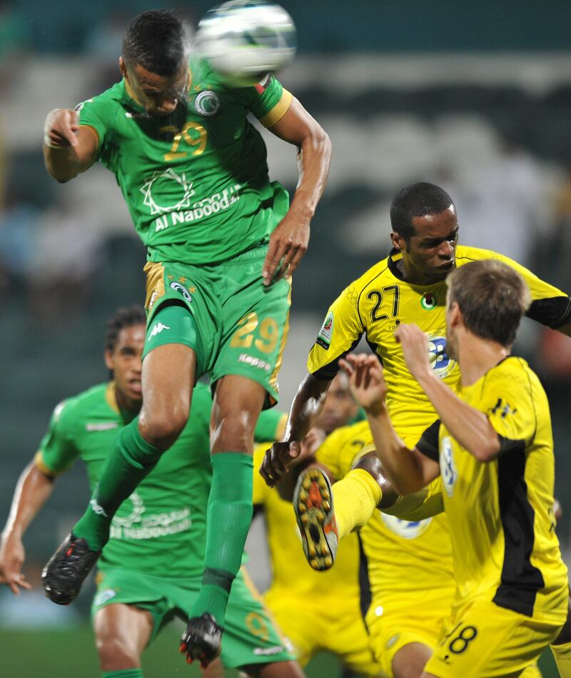 Al Shabab (Green) beat Al Wasl (Yellow) 2-1 at Maktoum Bin Rashid Al Maktoum Stadium in Dubai on November 24, 2012. (Ashraf Al Amra / Al Ittihad) 
