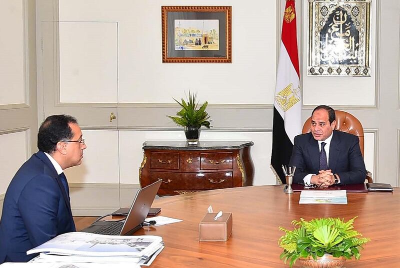 Egyptian President Abdel Fattah Al Sisi meets with Housing Minister Mustafa Madbuly, who serves as interim prime minister, to discuss the health situation of the victims of the attack in North Sinai, in Cairo, Egypt, November 25, 2017 in this handout picture courtesy of the Egyptian Presidency. The Egyptian Presidency/Handout via REUTERS ATTENTION EDITORS - THIS IMAGE WAS PROVIDED BY A THIRD PARTY