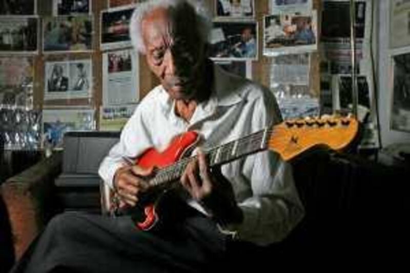 In this April 8, 2006 photo,Huey Long play his guitar at his apartment at the Heights Homes assisted living facility, in Houston. Huey Long, a jazz guitarist whose sprawling career included stints with musical giants Dizzy Gillespie and Charlie Parker and as part of the famed Ink Spots vocal group, has died. He was 105. (AP Photo/Houston Chronicle, Billy Smith II)