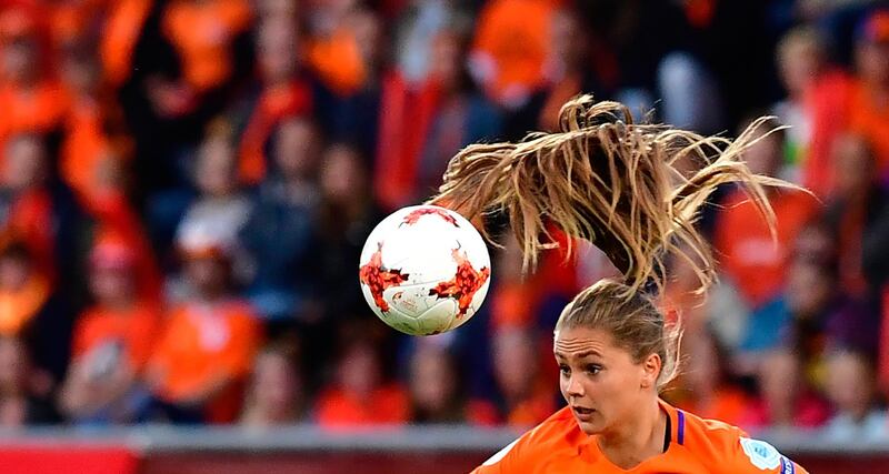 Netherlands' forward Lieke Martens heads the ball during the UEFA Women's Euro 2017 football match between Belgium and the Netherlands at Stadium Koning Wilhelm II in Tilburg on July 24, 2017. / AFP PHOTO / TOBIAS SCHWARZ