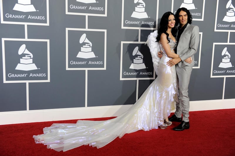 epa02581812 US singer Katy Perry (L) and her husband, British actor-comedian Russell Brand arrive for the 53rd Annual GRAMMY Awards at Staples Center in Los Angeles, California, USA, 13 February 2011.  EPA/MIKE NELSON