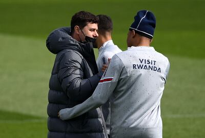 Paris Saint-Germain manager Mauricio Pochettino speaks with Kylian Mbappe during training. AFP