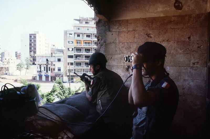 French soldiers examines with binoculars 26 September 1983 the sky-line in Beirut. The troops were part of the FMSB, (Beirut security multinational force) is installed to keep security in the Lebanese capital after the Israeli invasion of 1982. AFP PHOTO PHILIPPE BOUCHON (Photo by PHILIPPE BOUCHON / AFP)