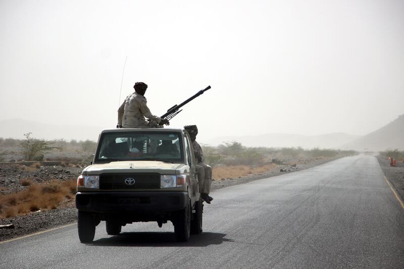 epa07322540 Yemeni pro-government soldiers on a vehicle patrol a highway during a fragile ceasefire in the port city of Hodeidah, Yemen, 26 January 2019. According to reports, the United Nations is set to replace the chief of a UN monitoring mission General Patrick Cammaert with Danish Major General Michael Anker Lollesgaard to oversee boosting the monitoring mission to up to 75 observers in the Yemeni port city of Hodeidah.  EPA/NAJEEB ALMAHBOOBI