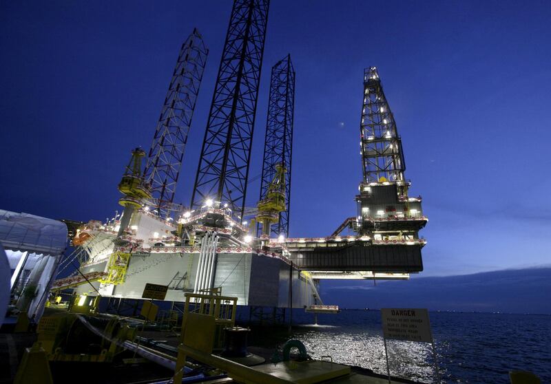 FILE PHOTO: The SEADRILL 3, the first of four oil rigs that Keppel FELS is building for the same customer, is seen in Singapore in this April 21, 2006 file photo.  REUTERS/Luis Enrique Ascui/File Photo