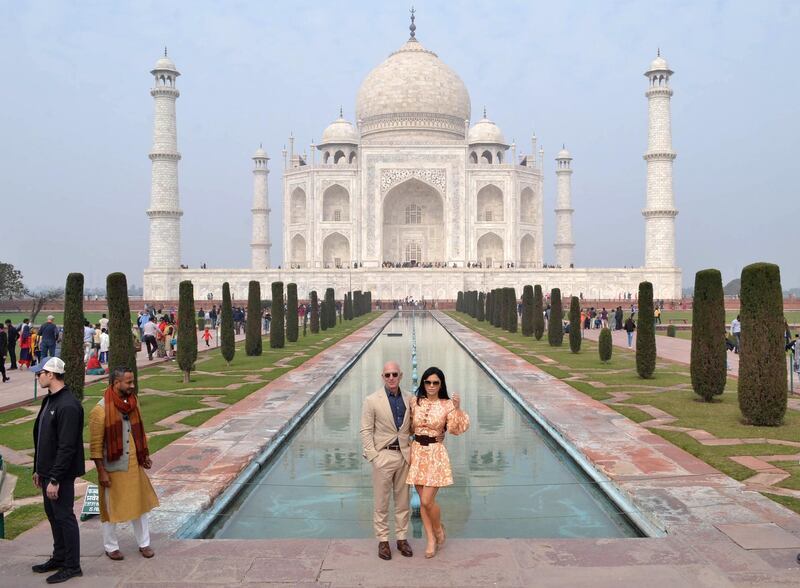 Chief Executive Officer of Amazon Jeff Bezos (L) and his girlfriend Lauren Sanchez pose for a picture during their visit at the Taj Mahal in Agra on January 21, 2020. (Photo by Pawan Sharma / AFP)