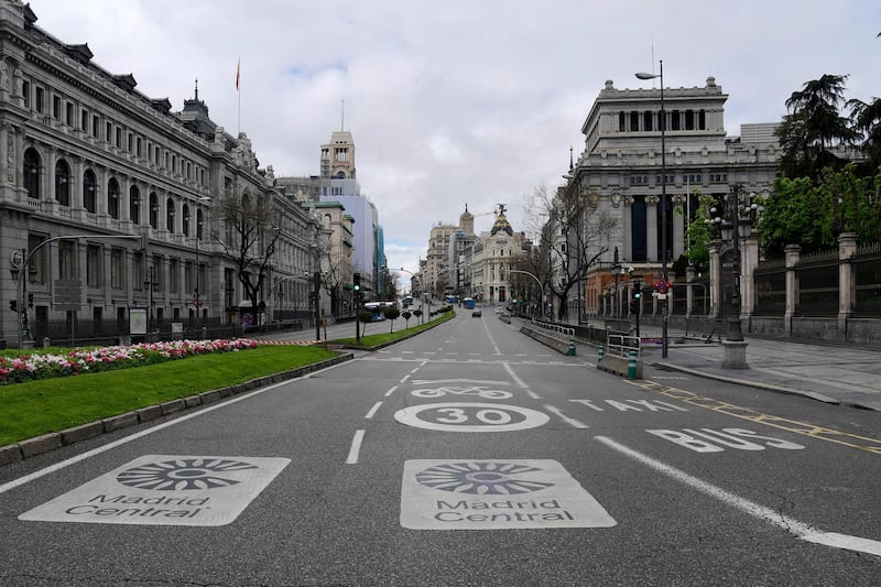 View taken of the empty Alcala street in Madrid on April 1, 2020, during a national lock-down to prevent the spread of the new coronavirus. - Spain confirmed another 864 deaths in 24 hours from the coronavirus today, bringing the total number of deaths to more than 9000. (Photo by JAVIER SORIANO / AFP)