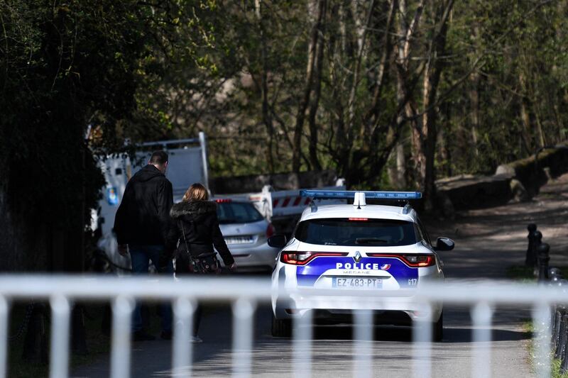 French police cordoned off the area near the house of French businessman Bernard Tapie and his wife Dominique Tapie in Combs-la-Ville, southeastern suburbs of Paris, on April 4, 2021, after they were assaulted during the night by four men who entered their house before fleeing with jewelry. / AFP / STEPHANE DE SAKUTIN

