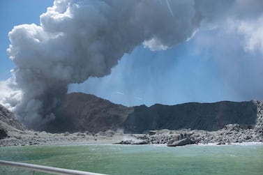 This handout photograph courtesy of Michael Schade shows the volcano on New Zealand's White Island spewing steam and ash minutes following an eruption on December 9, 2019. New Zealand police said at least one person was killed and more fatalities were likely, after an island volcano popular with tourists erupted on December 9 leaving dozens stranded. - RESTRICTED TO EDITORIAL USE - MANDATORY CREDIT "AFP PHOTO / MICHAEL SCHADE" - NO MARKETING NO ADVERTISING CAMPAIGNS - DISTRIBUTED AS A SERVICE TO CLIENTS == NO ARCHIVE / AFP / Michael Schade / Handout / RESTRICTED TO EDITORIAL USE - MANDATORY CREDIT "AFP PHOTO / MICHAEL SCHADE" - NO MARKETING NO ADVERTISING CAMPAIGNS - DISTRIBUTED AS A SERVICE TO CLIENTS == NO ARCHIVE