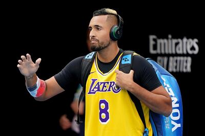 epa08169406 Nick Kyrgios of Australia arrives on court wearing the jersey of late former Los Angeles Lakers player Kobe Bryant, ahead of his fourth round match against Rafael Nadal of Spain at the Australian Open tennis tournament at Melbourne Park in Melbourne, Australia, 27 January 2020.  EPA/SCOTT BARBOUR AUSTRALIA AND NEW ZEALAND OUT            EDITORIAL USE ONLY  EDITORIAL USE ONLY