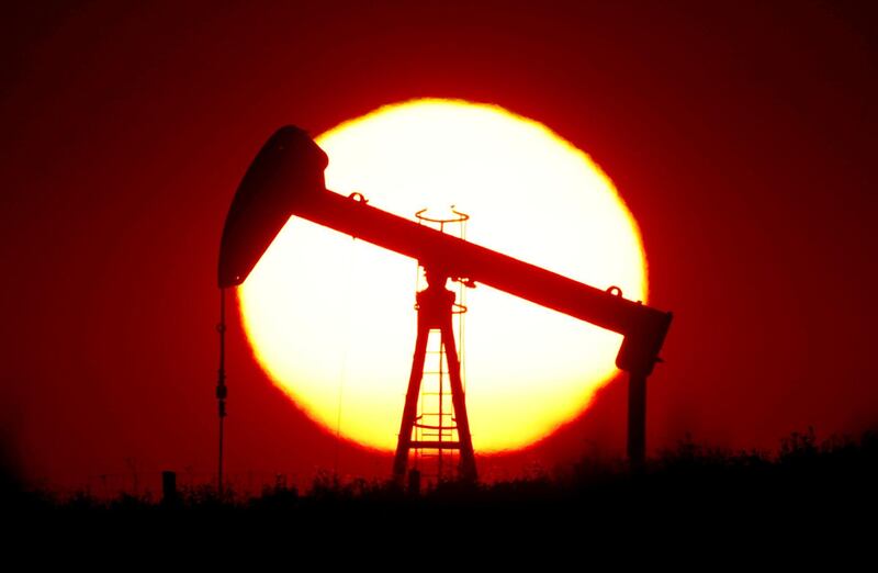 FILE PHOTO: The sun sets behind an oil pump outside Saint-Fiacre, near Paris, France September 17, 2019. REUTERS/Christian Hartmann/File Photo