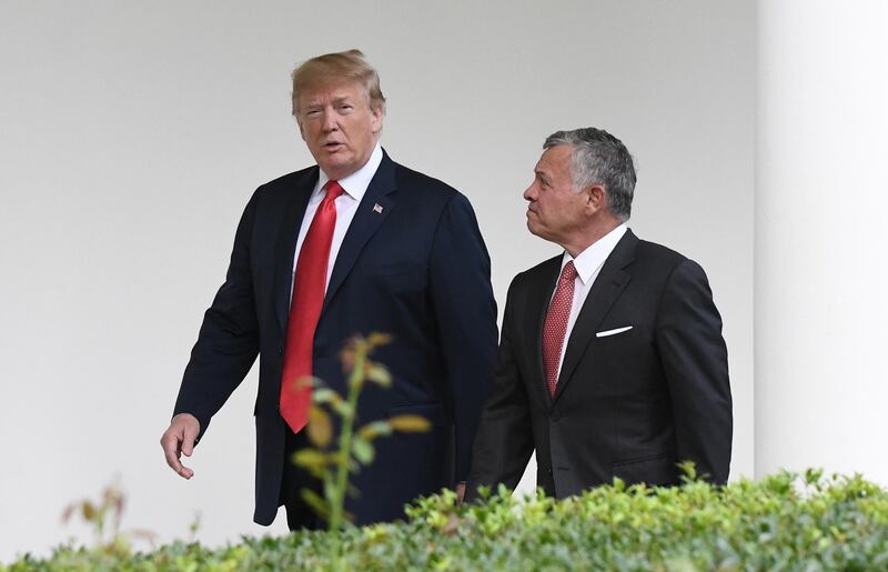 epa06840187 US President Donald J. Trump (L) and King Abdullah II (R) of Jordan walk down the Colonnade to the Oval Office at the White House in Washington, DC, USA, 25 June 2018.  EPA/Olivier Douliery / POOL