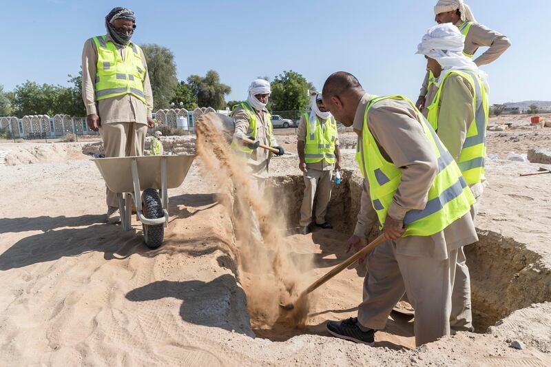 AL AIN, UNITED ARAB EMIRATES. 19 November 2017. Tour of the historically important archaeological site in Hili, Al Ain. Workers excavate parts of the site to be sifted trough water and then sorted by hand for fragments that could lead to new discoveries. (Photo: Antonie Robertson/The National) Journalist: John Dennehy. Section: Weekend.