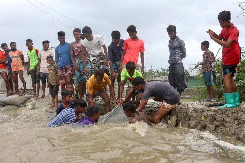 Local people try to enforce the embankment before the cyclone Amphan makes its landfall in Gabura outskirts of Satkhira district, Bangladesh. Reuters