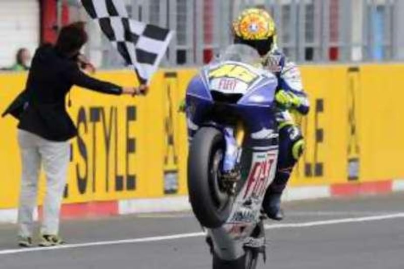 Italian Yamaha ace Valentino Rossi speeds past the checkered flag to win in the MotoGP Japanese Grand Prix at Motegi Circuit on September 28, 2008. Valentino Rossi won the world premier-class title here September 28 when he beat defending champion Casey Stoner in the Japanese Grand Prix.   AFP PHOTO / Kazuhiro NOGI *** Local Caption ***  364725-01-08.jpg