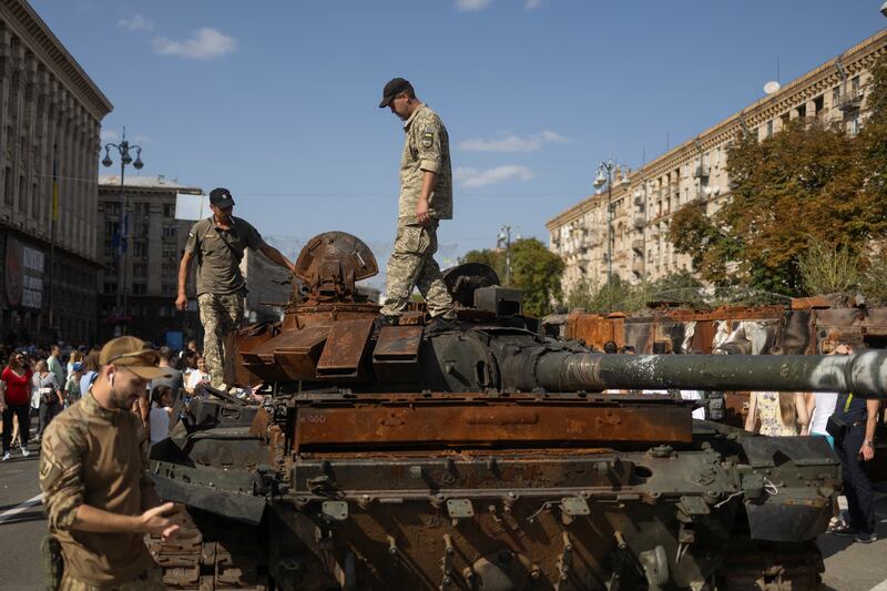 Ukrainian troops in Kyiv inspect the wreck of a Russian tank at an exhibition dedicated to Independence Day. Reuters