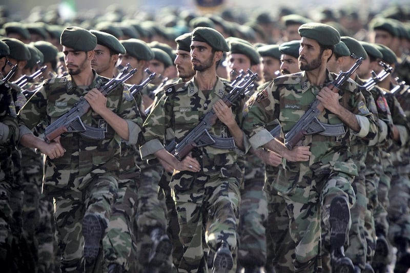 Members of Iran's Revolutionary Guards march during a military parade to commemorate the 1980-88 Iran-Iraq war in Tehran September 22, 2007. REUTERS/Morteza Nikoubazl/File Photo - S1AETZITMJAA