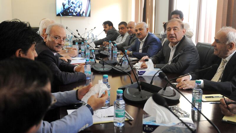 Members of the Syrian high negotiations committee and the Cairo and Moscow groups are seen during a meeting in Riyadh, on August 21, 2017, in an effort to arrive at an agreement on the political programme that forms the basis of the negotiations with the Syrian government. / AFP PHOTO / FAYEZ NURELDINE