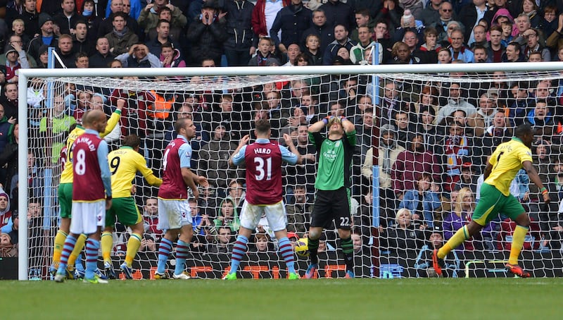Aston Villa's US goalkeeper Brad Guzan (2nd R) holds his head after Norwich City's English defender Michael Turner (not pictured) scores for Norwich during the English Premier League football match between Aston Villa and Norwich City at Villa Park in Birmingham, West Midlands, England on October 27, 2012. The game finished 1-1. AFP PHOTO/CARL COURT

RESTRICTED TO EDITORIAL USE. No use with unauthorized audio, video, data, fixture lists, club/league logos or “live” services. Online in-match use limited to 45 images, no video emulation. No use in betting, games or single club/league/player publications.
 *** Local Caption ***  764824-01-08.jpg