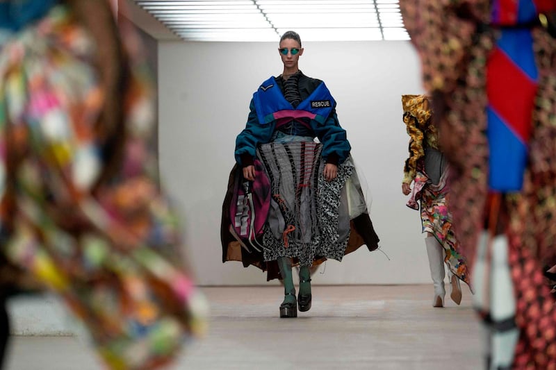 A model present creations from Britis designer Matty Bovan during a catwalk show for the Spring/Summer 2020 collection on the first day of London Fashion Week in London on September 13, 2019. / AFP / Niklas HALLE'N
