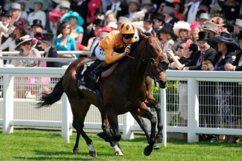 epa02779598 Canford Cliffs ridden by Richard Hughes wins The Queen Anne Stakes with Goldikova Ridden by Olivier Peslier (hidden) coming second, during the Royal Ascot meeting on day 1 at Ascot racecourse, Ascot, Berkshire, Britain, on 14 June 2011.  EPA/CHARLIE CROWHURST *** Local Caption ***  02779598.jpg