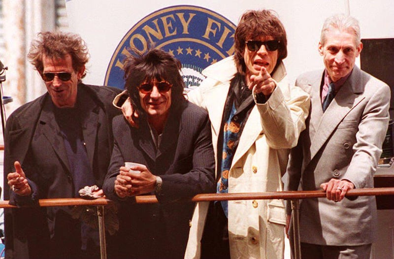 The Rolling Stones (L-R) Keith Richards, Ron Wood, Mick Jagger and Charlie Watts arrive by yacht at Chelsea Piers 03 May 1994 in New York to kick-off their "Voodoo Lounge " world tour 01 August. It is also the first time the Stones have toured without their bass player Bill Wyman, who left the group last year. (Photo by TIMOTHY A. CLARY / AFP)
