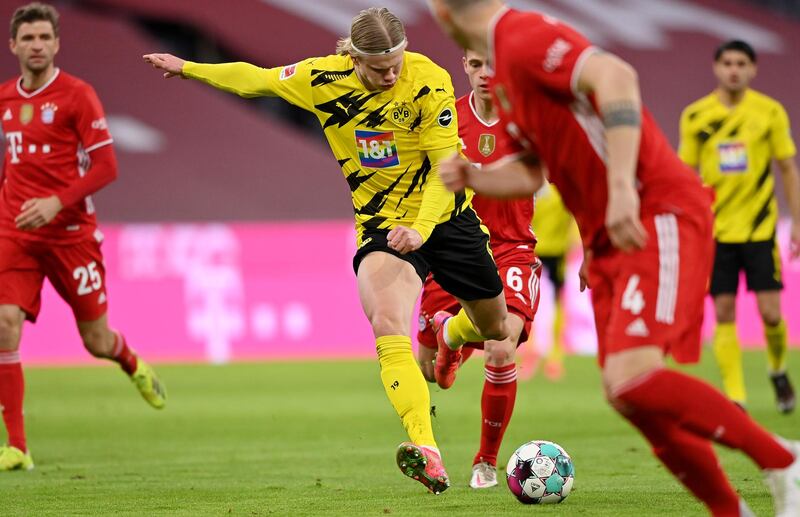 MUNICH, GERMANY - MARCH 06: Erling Haaland of Borussia Dortmund  scores their team's first goal  during the Bundesliga match between FC Bayern Muenchen and Borussia Dortmund at Allianz Arena on March 06, 2021 in Munich, Germany. Sporting stadiums around Germany remain under strict restrictions due to the Coronavirus Pandemic as Government social distancing laws prohibit fans inside venues resulting in games being played behind closed doors. (Photo by Sebastian Widmann/Getty Images)
