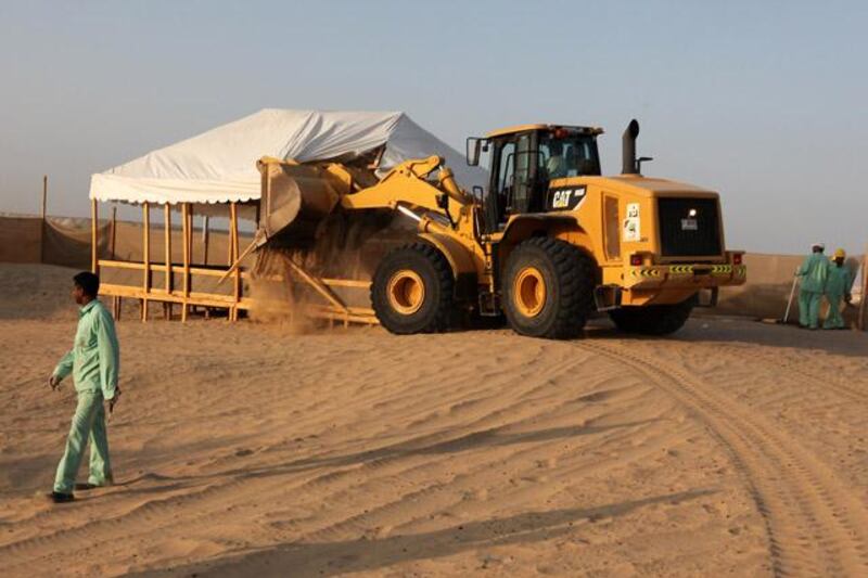 DUBAI , UNITED ARAB EMIRATES  Ð  Nov 28 : Workers from Dubai Municipality demolishing the winter camps which are without permit in Al Mushrif area in Dubai. ( Pawan Singh / The National ) For News. Story by Mohammed Al Khan