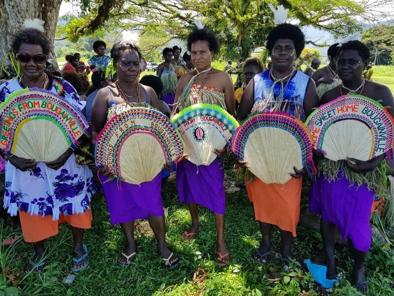 Photo taken on November 6, 2019 shows women in tribal colours attending a Bougainville reconciliation ceremony ahead of independence referendum in Kokopo in East New Britain.  Once-sworn enemies in Bougainville's cruel decade-long civil war gather for a series of reconciliation ceremonies, hoping shared tears, regret and apologies can bury the past ahead of a landmark vote on independence. / AFP / ELIZABETH VUVU
