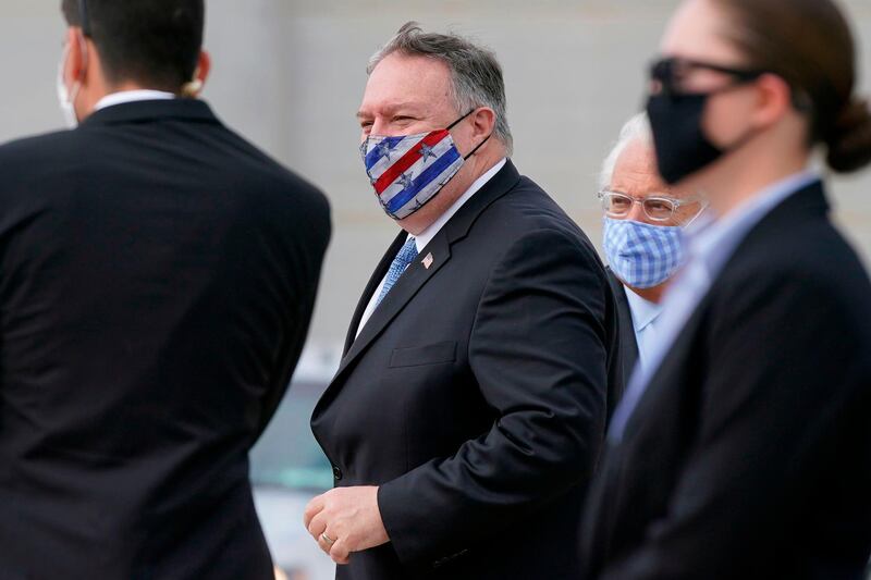 US Secretary of State Mike Pompeo prepares to board a plane at Ben Gurion Airport near Tel Aviv on November 20, 2020. US Secretary of State Mike Pompeo became the first top American diplomat to visit a West Bank Jewish settlement and the Golan Heights, cementing Donald Trump's strongly pro-Israel legacy. / AFP / POOL / Patrick Semansky
