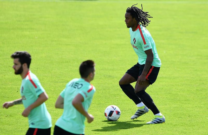 Portugal’s midfielder Renato Sanches controls the ball during a training session at the team’s training ground in Marcoussis, south of Paris, on July 8, 2016, ahead of their Euro 2016 final football match against France. / AFP / FRANCISCO LEONG