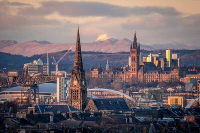 Glasgow from Queen’s Park. This was from Monday and the sky never really did what I wanted (when does it!) but you can see Pollockshields Church of Scotland, Finnieston Crane, Squinty Bridge with my old alma mater Glasgow University lording over the city. Way, way, way in the distance - the first winter snows on Ben Lomond. #glasgow #ig_glasgow #queenspark #pollockshields #glasgowuni #glasgowuniversity #finniestoncrane #benlomond #snow #winter #sunset