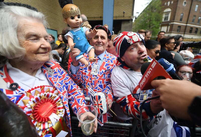 Royal well-wishers celebrate the birth of a baby boy outside the Lindo Wing of St. Mary's hospital in London, Britain, 23 April 2018. (EPA/ANDY RAIN)