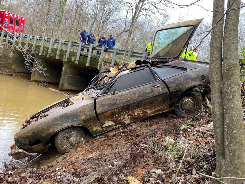 A car pulled out of a creek in Chambers County of Alabama, US, is that of Kyle Clinkscales, who disappeared 45 years ago. Photo: Troup County Sherriff's Department
