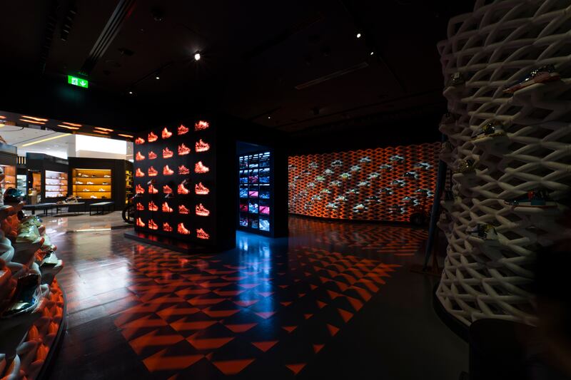 Presentedby was conceived more as an experiential space rather than a shop. The store features 3D printed lattice walls and interactive projections on the floor that’s more like an exhibition space.