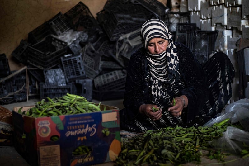 A Syrian woman prepares food at the Kabsh camp for the displaced people in the countryside near Syria's northern city of Raqa during the Muslim holy month of Ramadan. AFP