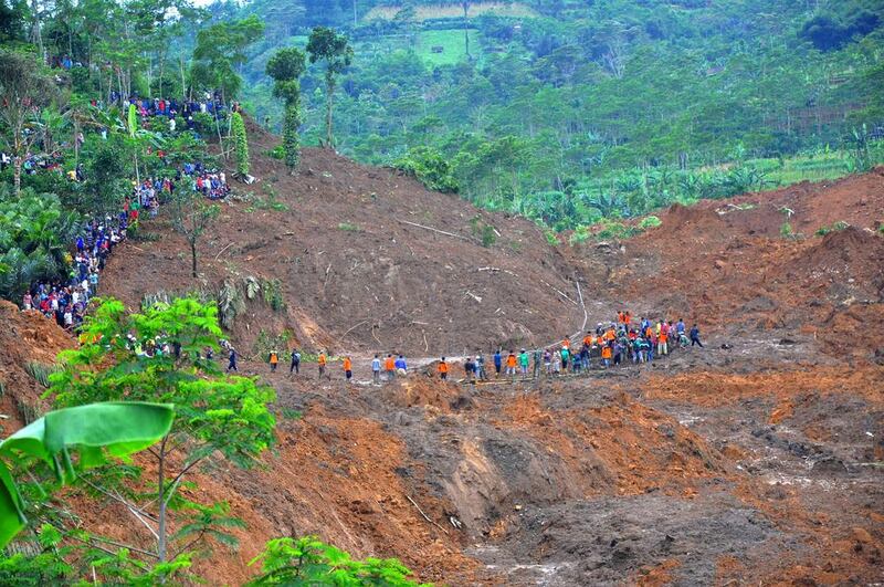 Indonesian rescuers search for victims after a landslide hit Jemblung village in central Java, Indonesia, on December 13, 2014. Himawan Listya Nugraha / EPA