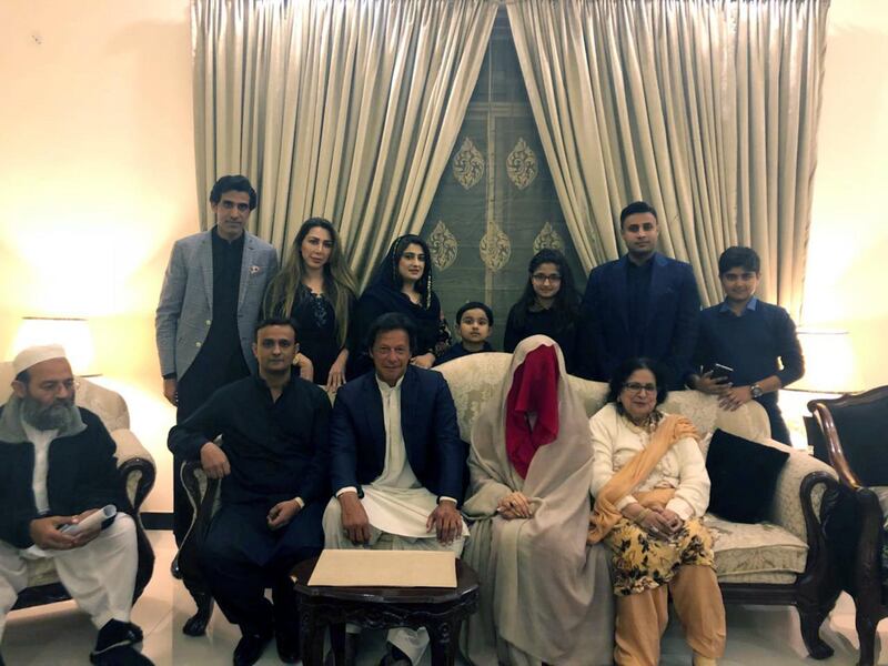 epa06541428 A handout photo made available by the political party Pakistan Tehreek-e-Insaf (PTI) shows PTI chairman Imran Khan (5-L) sitting with his bride Bushra bibi during his marriage ceremony in Lahore, Pakistan, 18 February 2018.  EPA/PAKISTAN TEHREEK-E-INSAF HANDOUT  HANDOUT EDITORIAL USE ONLY/NO SALES