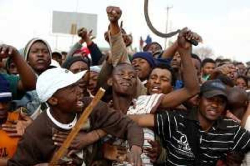 Protesters chant slogans in Siyathemba township outside Balfour July 22, 2009. Protesters hurled stones at police, who responded with teargas and rubber bullets, after thousands marched through the streets on Wednesday over poor services and unemployment. REUTERS/Siphiwe Sibeko (SOUTH AFRICA POLITICS CONFLICT) *** Local Caption ***  SSIB06_SAFRICA-PROT_0722_11.JPG