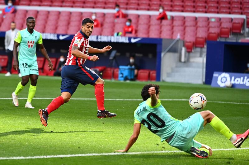 Luis Suarez shoots to score for Atletico against Granada. AFP