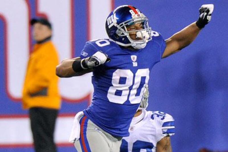 Victor Cruz and the Giants knocked out the Dallas Cowboys to take the NFC East crown and reach the play-offs.