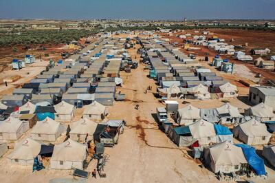 This picture taken on July 9, 2020 shows an aerial view of tents at the Azraq camp for displaced Syrians near the town of Maaret Misrin in Syria's northwestern Idlib province, sheltering several hundred families displaced by conflict from the northern Hama and southern and eastern Idlib countrysides.  / AFP / Omar HAJ KADOUR
