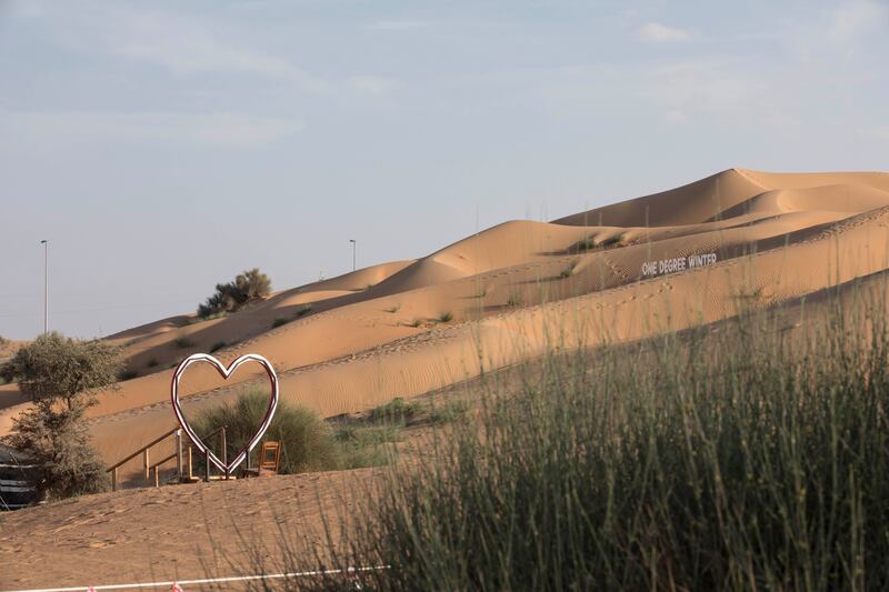 A giant heart with the backdrop of the desert at One Degree Cafe's winter pop-up