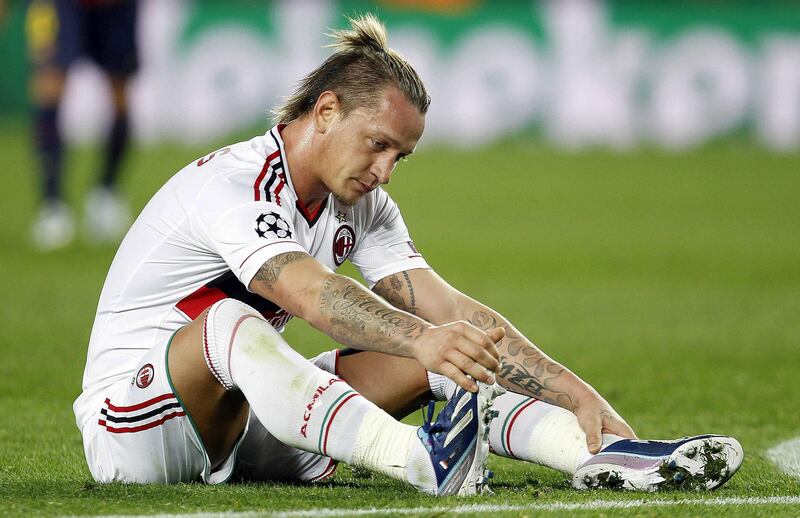 epa03621022 AC Milan´s French defender Philippe Mexes reacts at the end of his UEFA Champions League round of 16 second leg soccer match, FC Barcelona vs AC Milan, at the Nou Camp stadium in Barcelona, northeastern Spain, 12 March 2013.  EPA/ALBERTO ESTEVEZ *** Local Caption ***  03621022.jpg