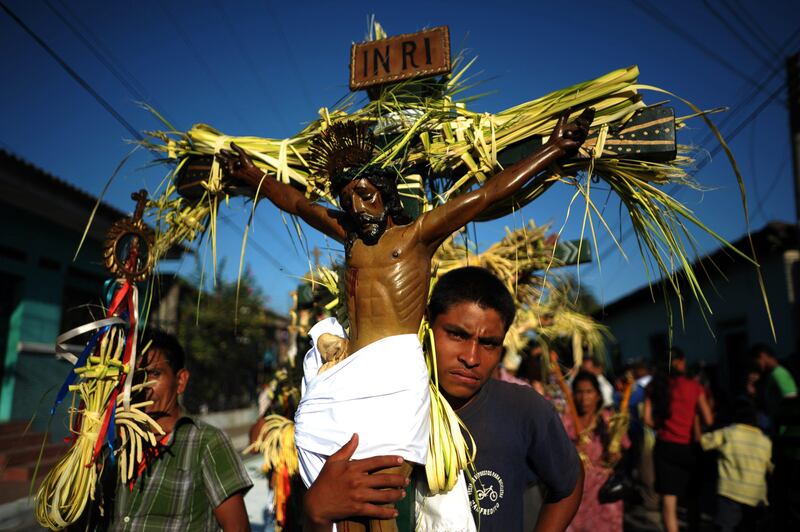 Members of the Santa Barbara Brotherhood participate in the procession of Jesus of Nazareth in the indigenous town of Izalco, 60 km west of San Salvador, on March 28, 2013. Christian believers around the world mark the Holy Week of Easter in celebration of the crucifixion and resurrection of Jesus Christ.  AFP PHOTO / Jose CABEZAS

