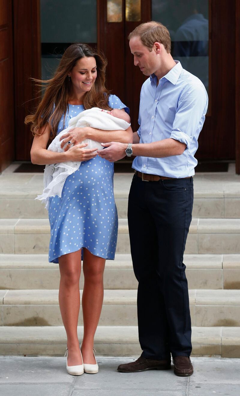 Britain's Prince William and his wife Catherine, Duchess of Cambridge appear with their baby son, outside the Lindo Wing of St Mary's Hospital, in central London July 23, 2013. Kate gave birth to the couple's first child, who is third in line to the British throne, on Monday afternoon, ending weeks of feverish anticipation about the arrival of the royal baby. REUTERS/Suzanne Plunkett (BRITAIN - Tags: SOCIETY ROYALS ENTERTAINMENT HEALTH) *** Local Caption ***  SLP107_BRITAIN-ROYA_0723_11.JPG